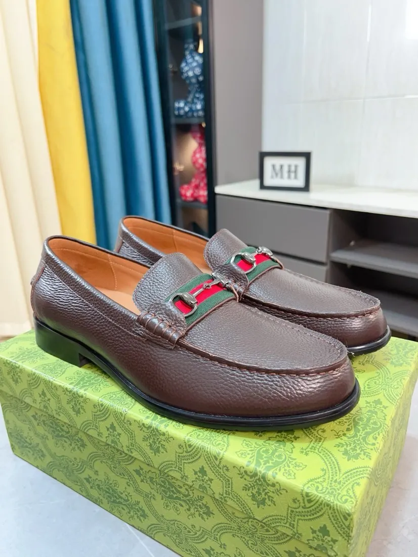 Men's shoes 💰500🌹🌹Niuli [GUCCI Gucci] A new style of formal men's leather shoes is coming~ The original quality upper is made of patent leather imported from Italy, the leather is soft and delicate, comfortable and soft first-layer cowhide lining, rubber wear-resistant outsole, the shoe shape is dignified and domineering, and the luxury charm cannot be concealed! The natural and free nouveau riche leads the trend. Code number: 38-44